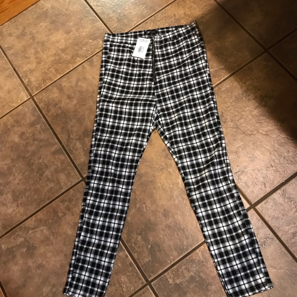 YMI Black and White Checkered Leggings‎